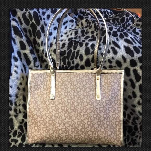 ✨ Donna Karen DKNY Coated logo Medium Tote - Picture 2 of 8